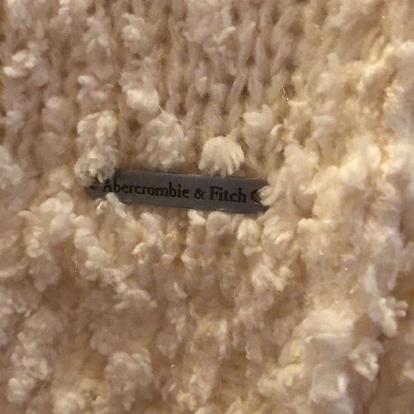 Soft and fluffy v-neck sweater from Abercrombie & Fitch. - Picture 4 of 5